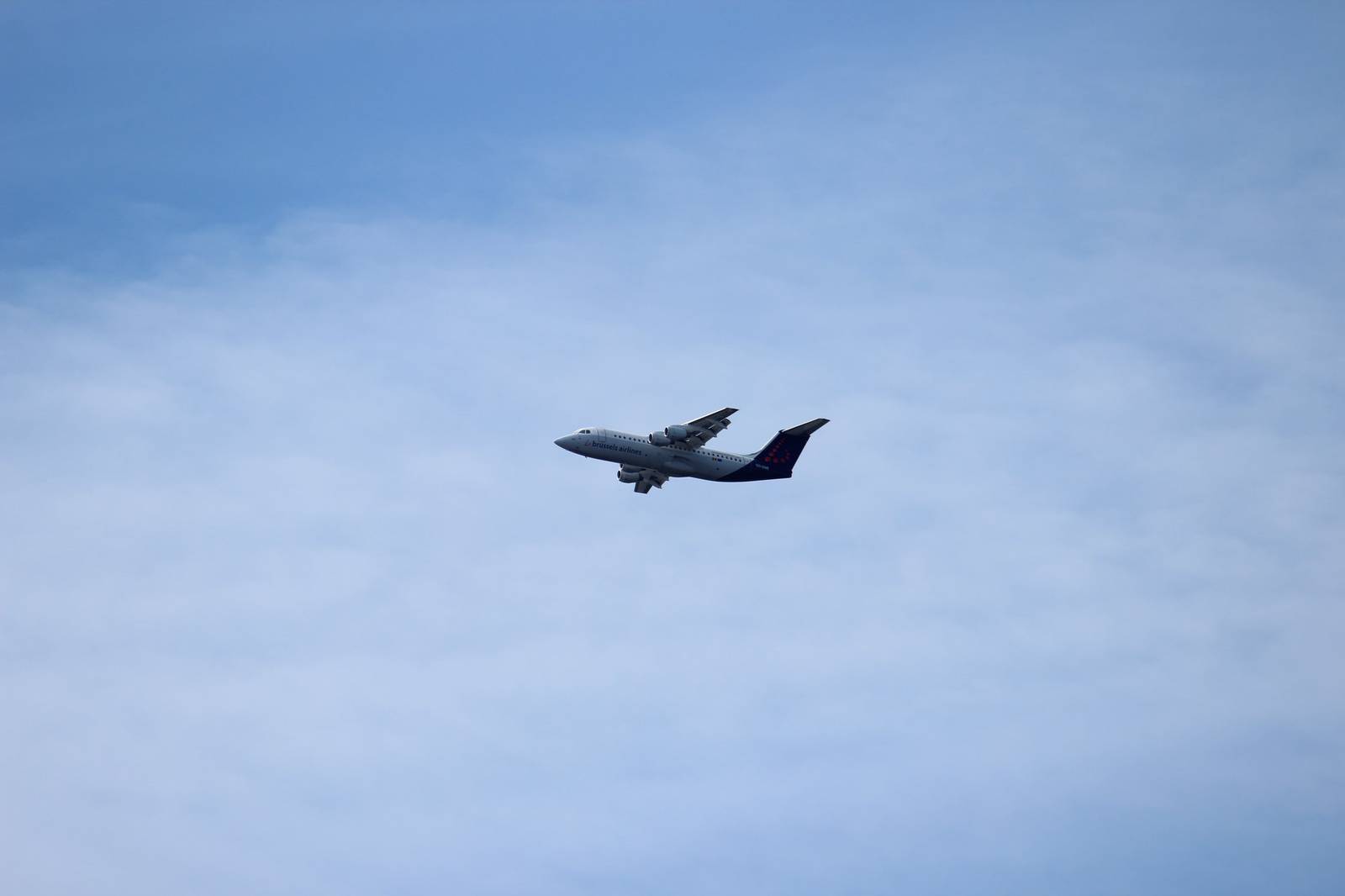 airplane_in_air_large.jpg