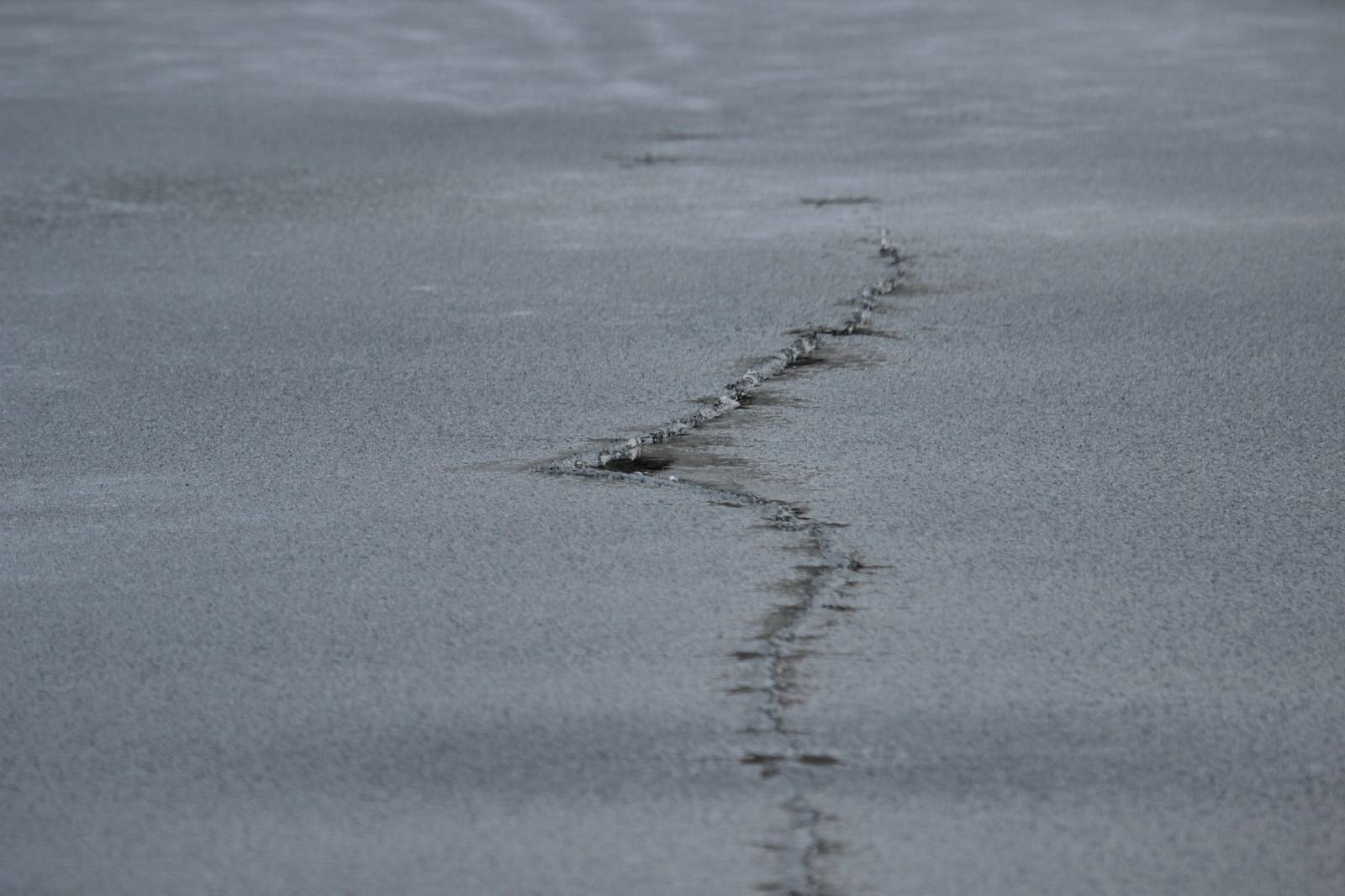 ice_crack_large.jpg